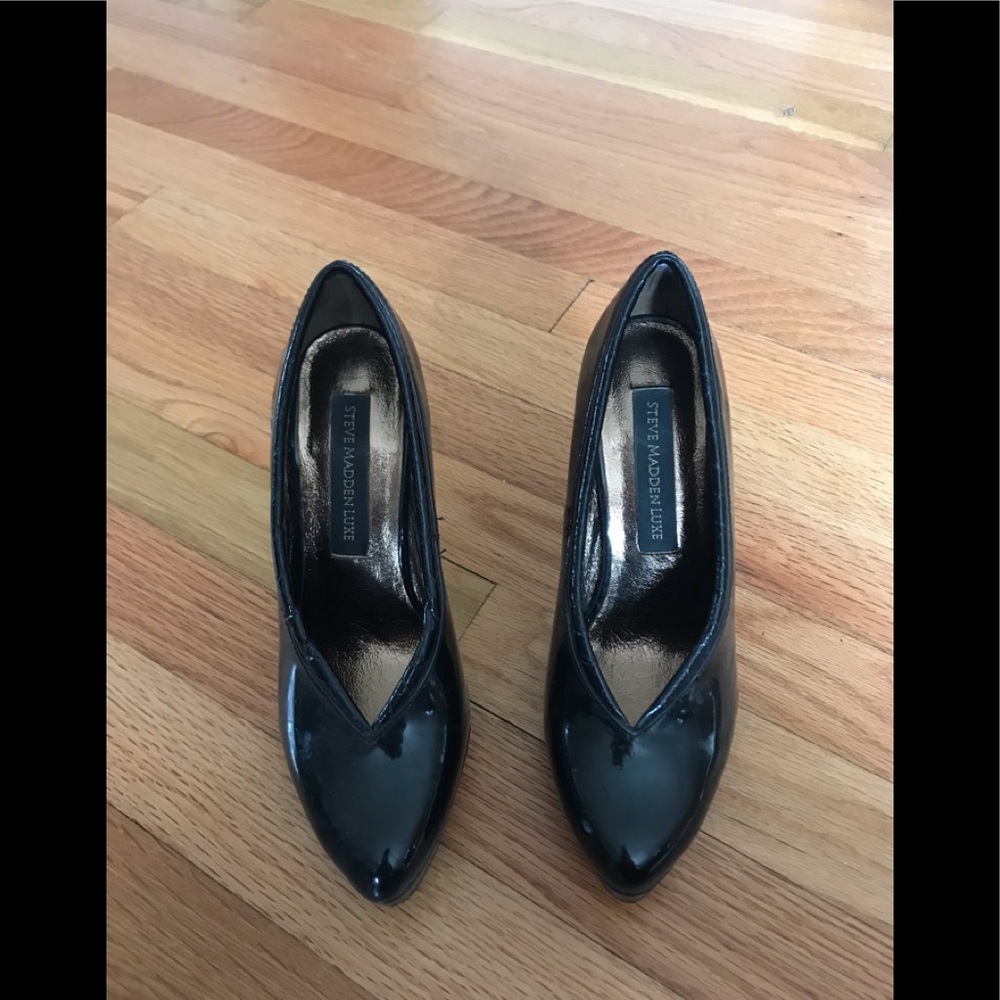 Steve Madden luxe black pump